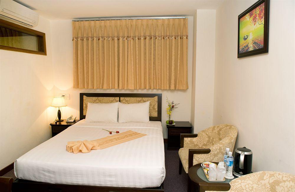 Dong Kinh A Hotel Хошимин Екстериор снимка