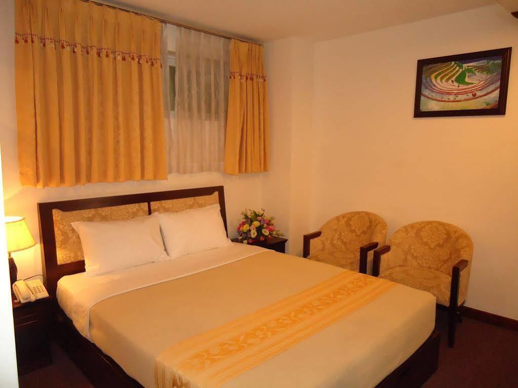 Dong Kinh A Hotel Хошимин Екстериор снимка